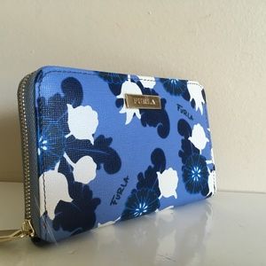 Furla NWT Floral Leather Zip Around Wallet